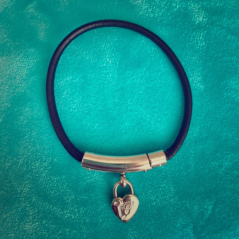 ❤️🎁✅💯HERMES LEATHER BRACELET w/Dangling HEART🖤